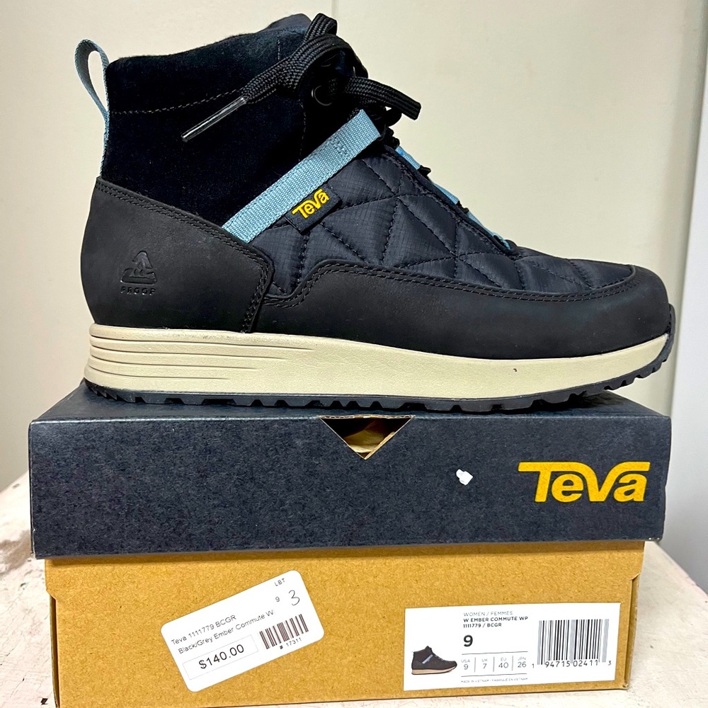 NIB Teva WP lace up boot Black/Grey Sz 9. Style 1111779BCGR